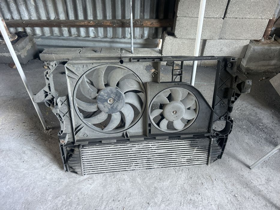 Маска с перки и радиятори за Rebault Master 2008