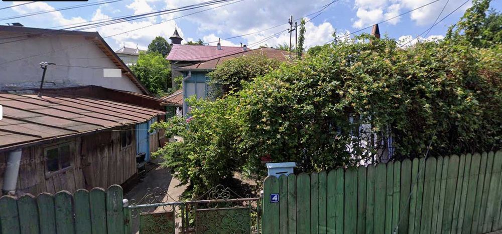 Casă bătrânească + teren 200 mp – 25.000 Euro