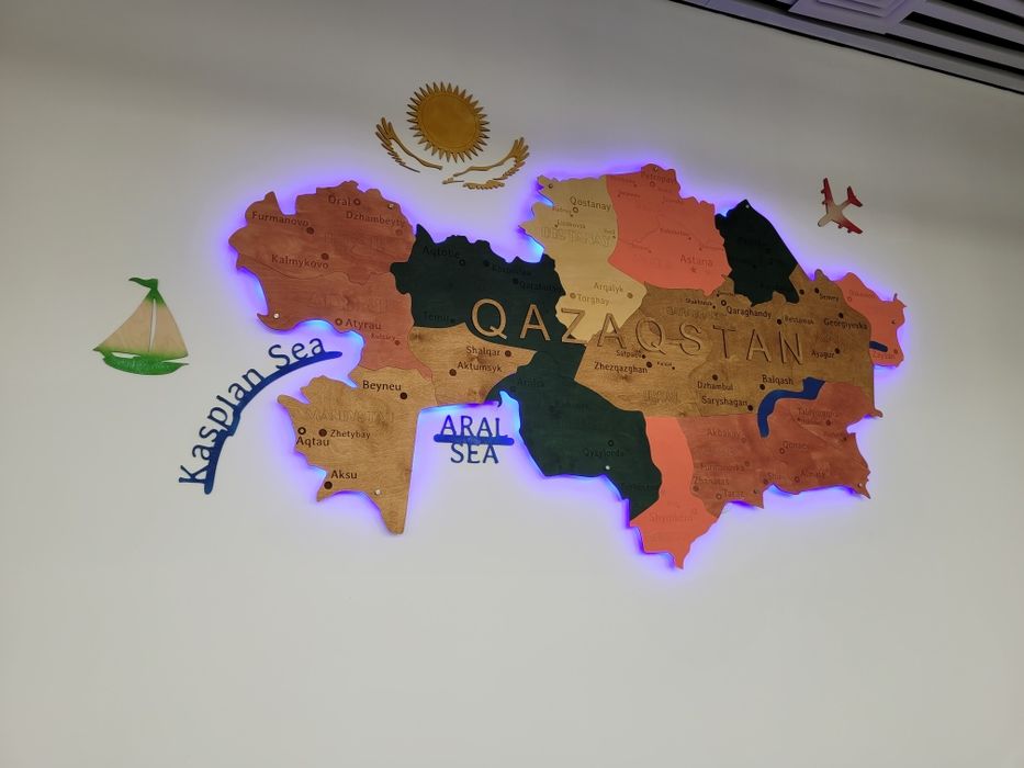 Карты мира и Казахстана декор