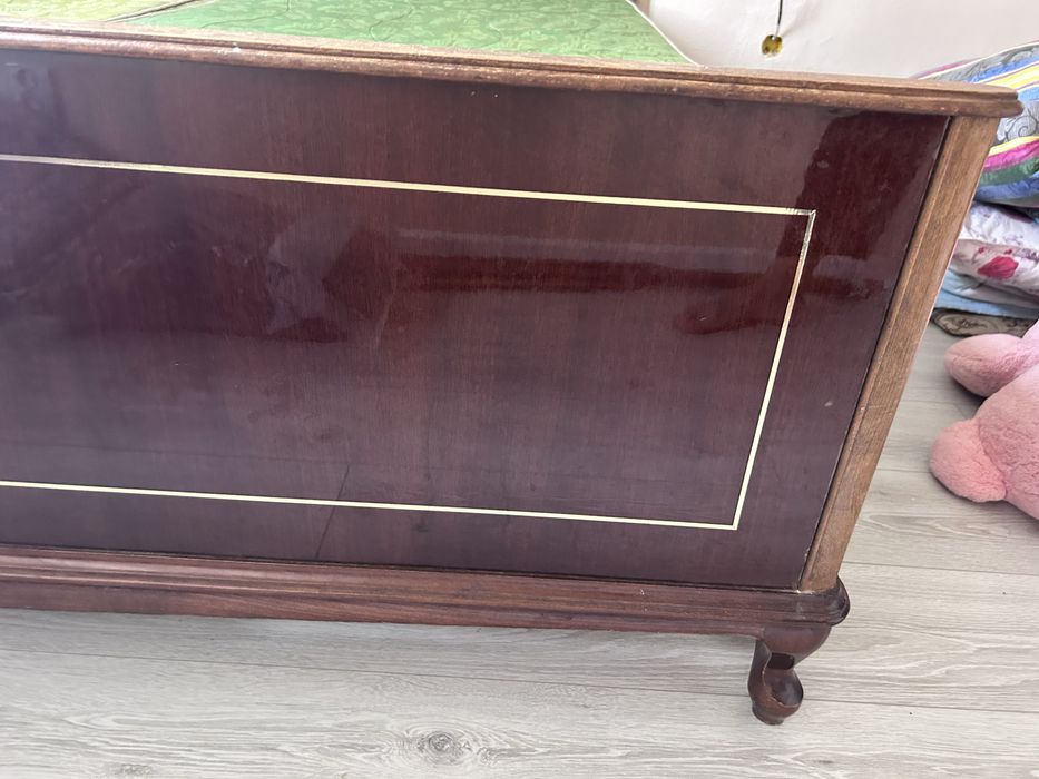 Двухспальная кровать