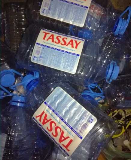 Бутылка 5 л. из под воды.