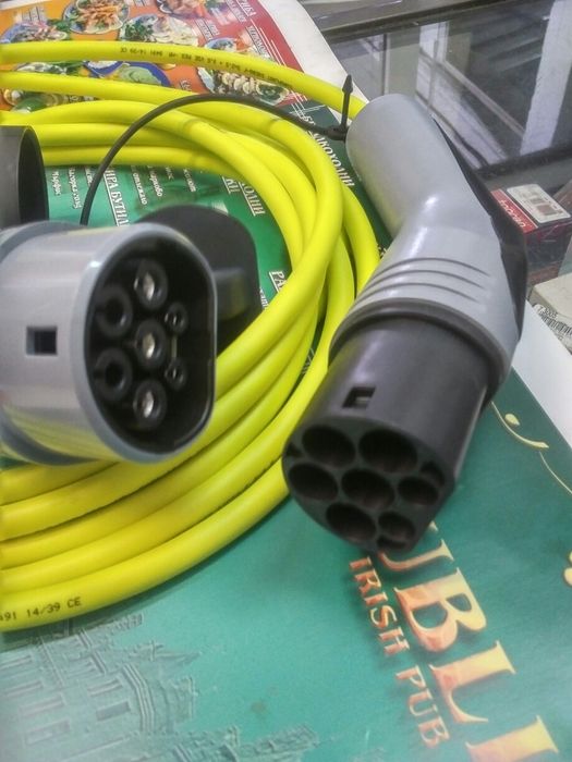 Зарядни устройства и кабели за електромобили