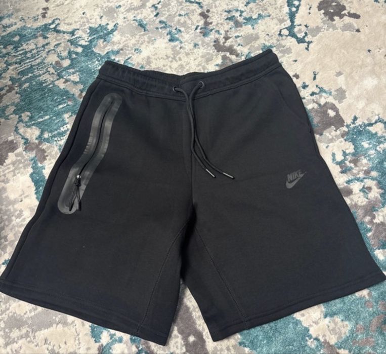 Paltaloni scurti nike tech