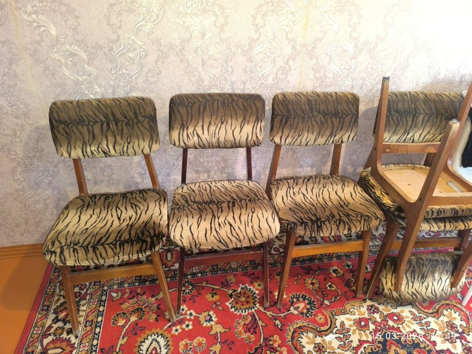 Продам стулья в отличном состоянии.