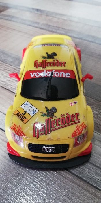 Masinuta Audi de jucarie