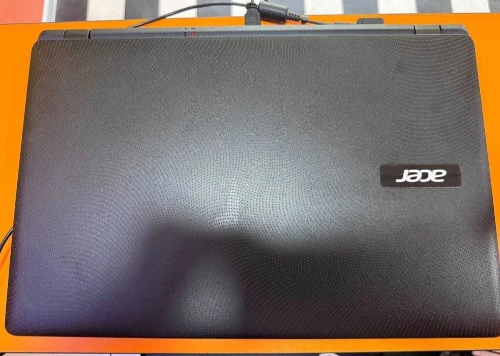 acer noutbook tezda sotiladi xolati aloo ofiss uy ishlari uchun