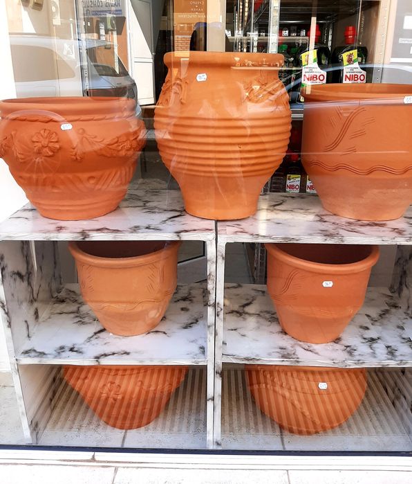 Глинени делви и саксии