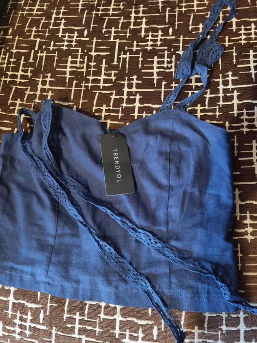 Top scurt nou cu eticheta Trendyol