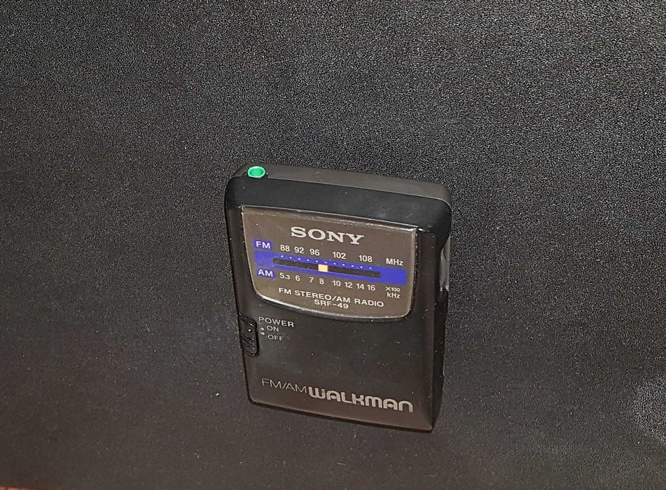 Walkman Radio Sony AM/FM Stereo SRF 49 (Japan)