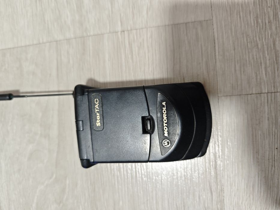 Vând Motorola star tac
