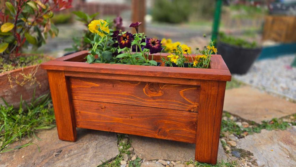 Дървена Кашпа / Сандъче / Саксия за двор, градина или тераса