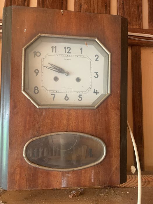 Продавам старинен часовник