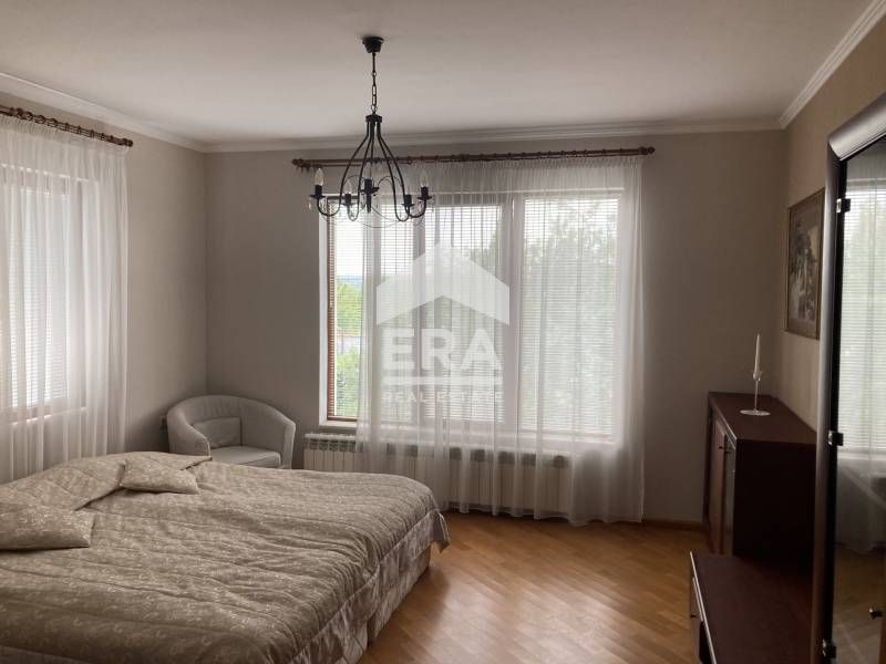 Двуетажна обзаведена къща в село Здравец област Варна