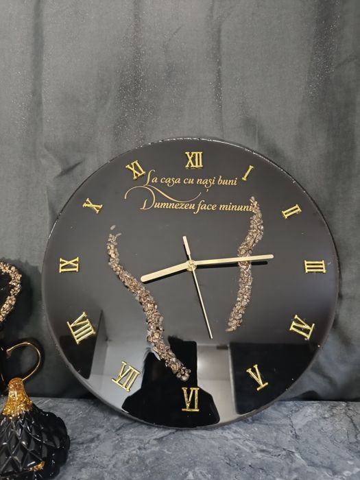 Ceas din rășină epoxidica