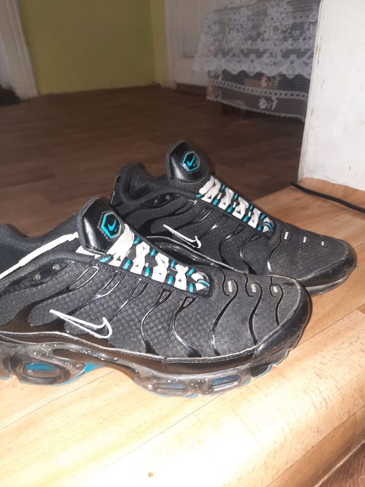 Vând adidasi nike tn