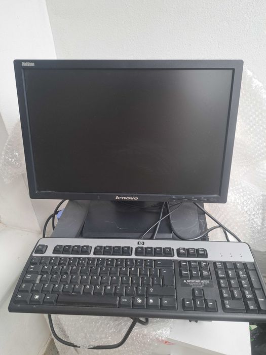 Професионален монитор Lenovo.     
  22 инча