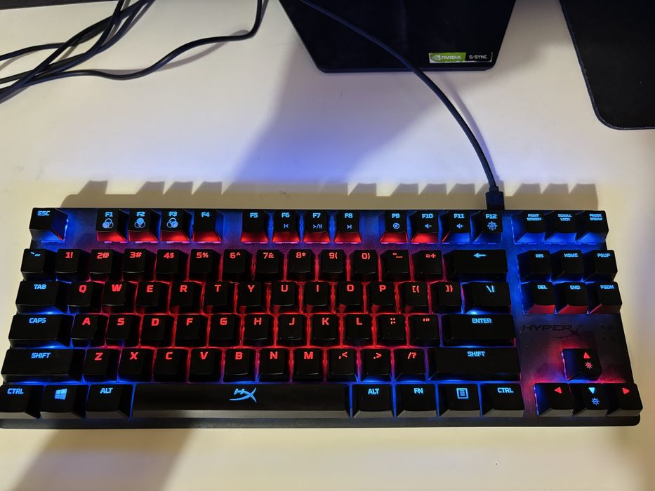 Vand tastatura mecanica hyperx alloy origins 75% seitchuri albastre