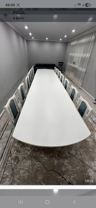 Сатамын стол,орындыктарымен.