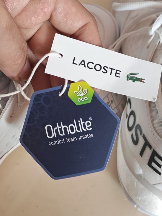 Продам женские кроссовки Lacoste