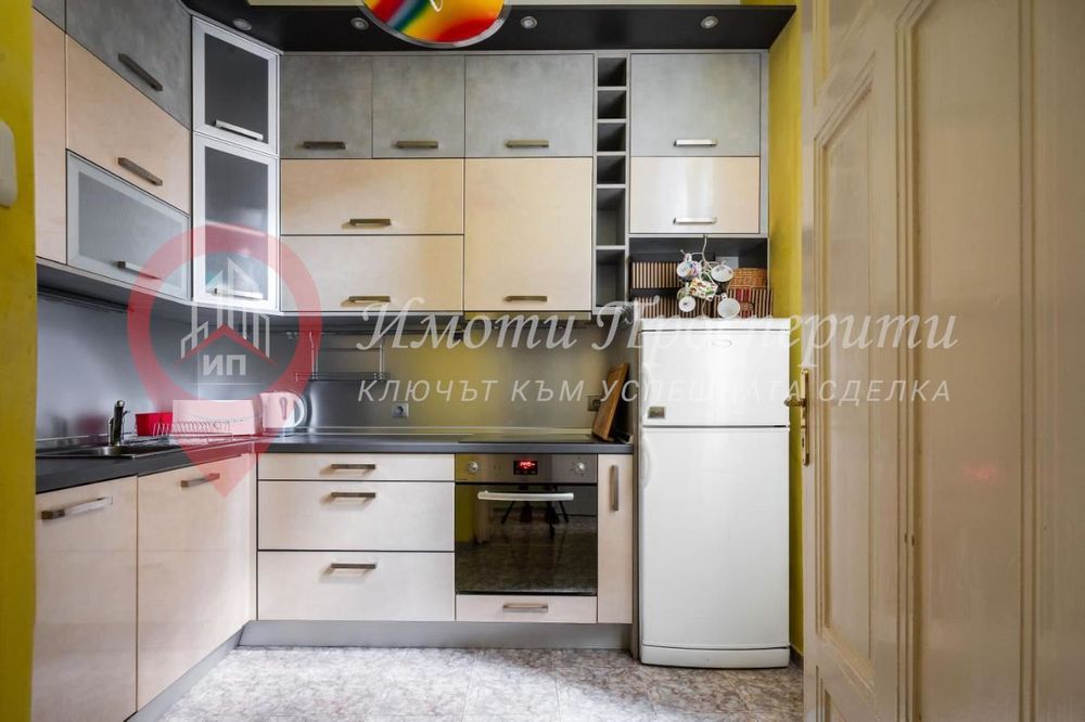 Дава се под наем Тристаен апартамент в София, Център - 92 кв.м за 950 € - Снимка #2