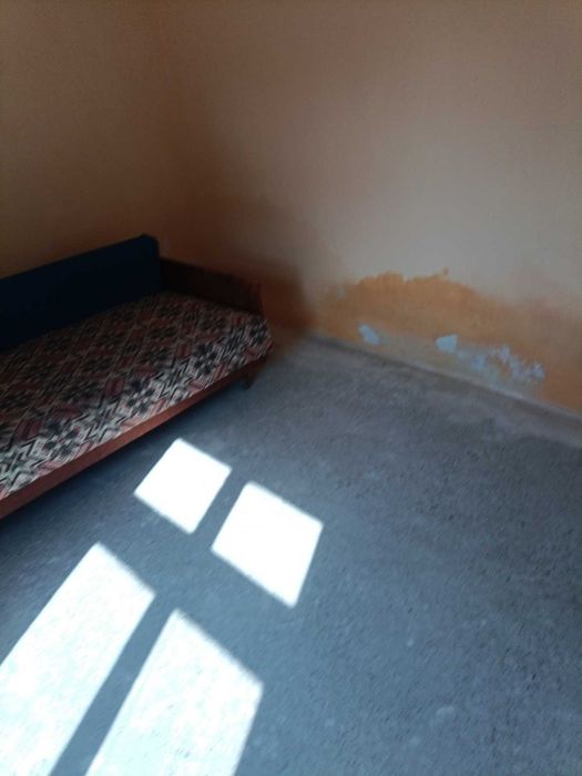 1833-Продава се едноетажна къща в село Ясеновец.