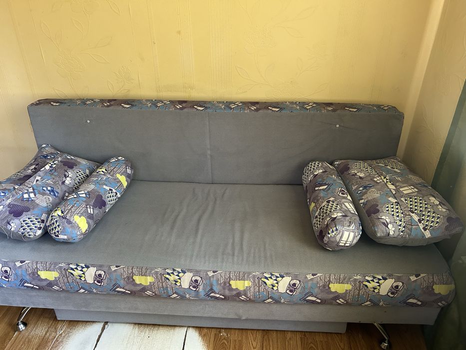 продается диван, в хорошем состоянии!