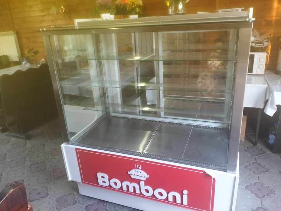 Витринная холодильник