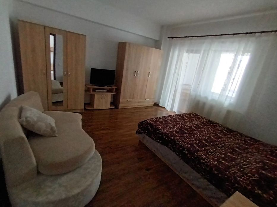 Ofer spre închiriere garsoniera