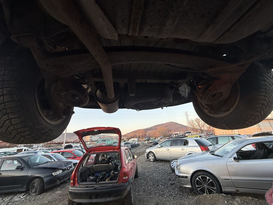 Тойота превиа  2.0Д  115 кс  2003 г на части