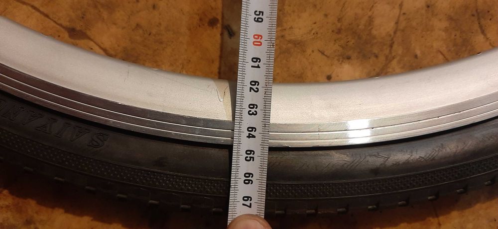 Обод велосипедный с покрышкой