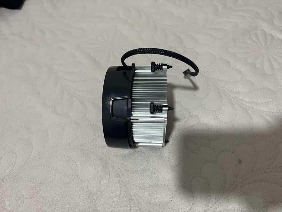 Продавам охладител за ryzen 5 5600x поради наличие на друг