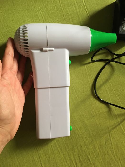 Uscator de par cu acumulator, fara fir