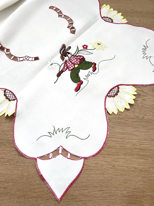 Față de masă și napron cu specific de Paște