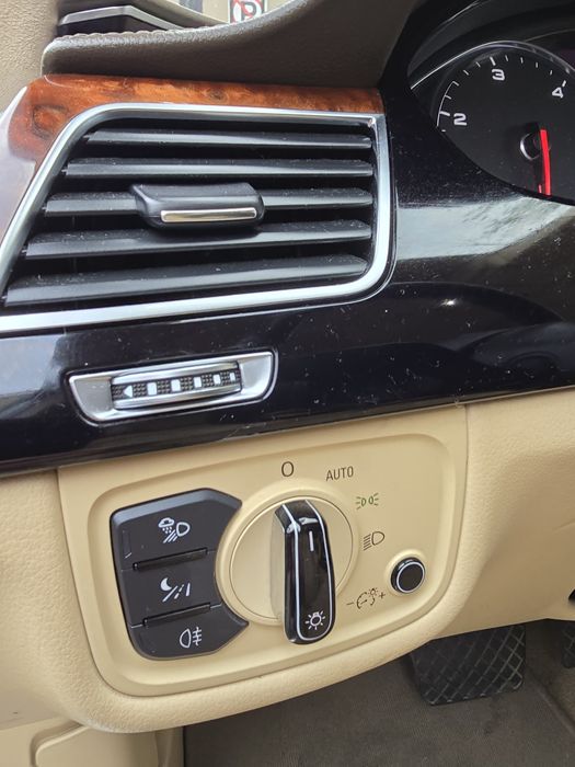 AUDI A8 2011 — imagine 3