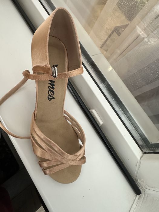 Vand pantofi ermes, de dans latino, nr 40 noi nepurtați