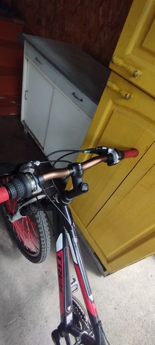 Trek MT 220 Red Black Teen Boys
