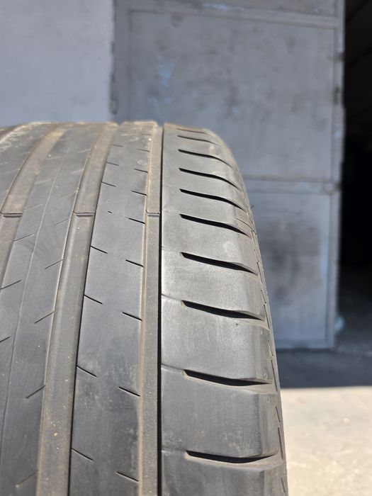 2 бр. летни гуми 255/35/21 Bridgestone DOT 0421 4 mm