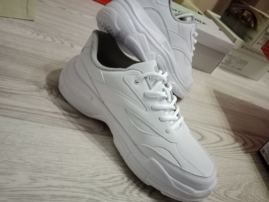 Кроссовки утепленные новые