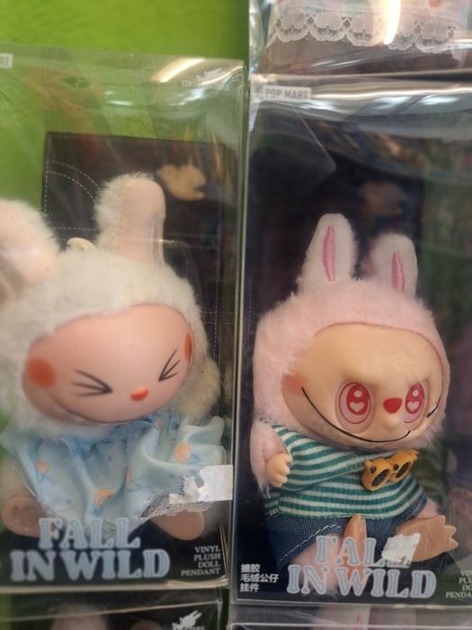 Лабубу на Pop Mart със дрехи по избор - обличат и събличат