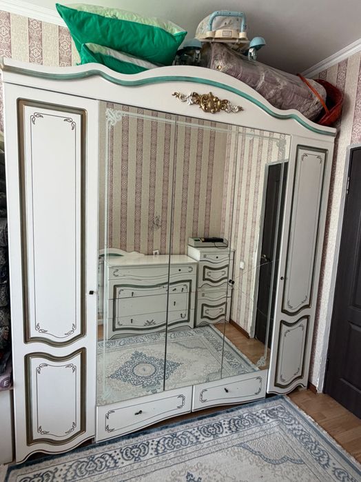 Продам спальный гарнитур