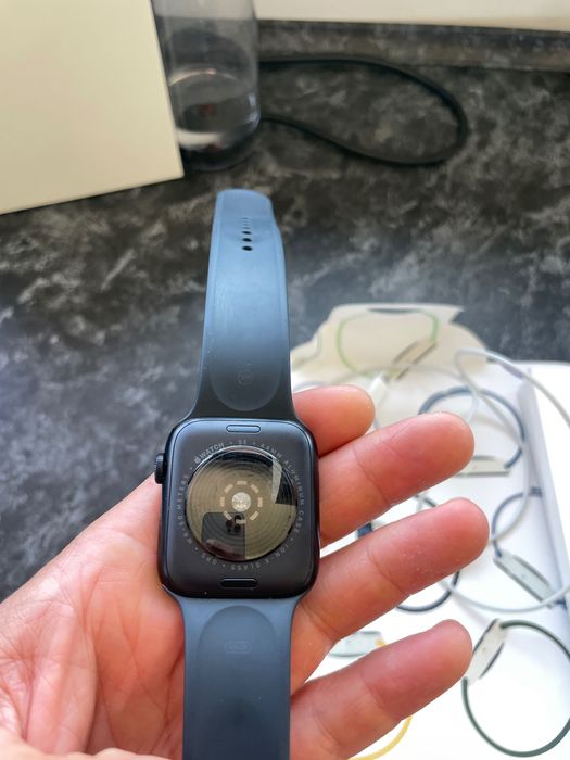 Apple Watch SE (Gen 2) 44mm Като чисто нов