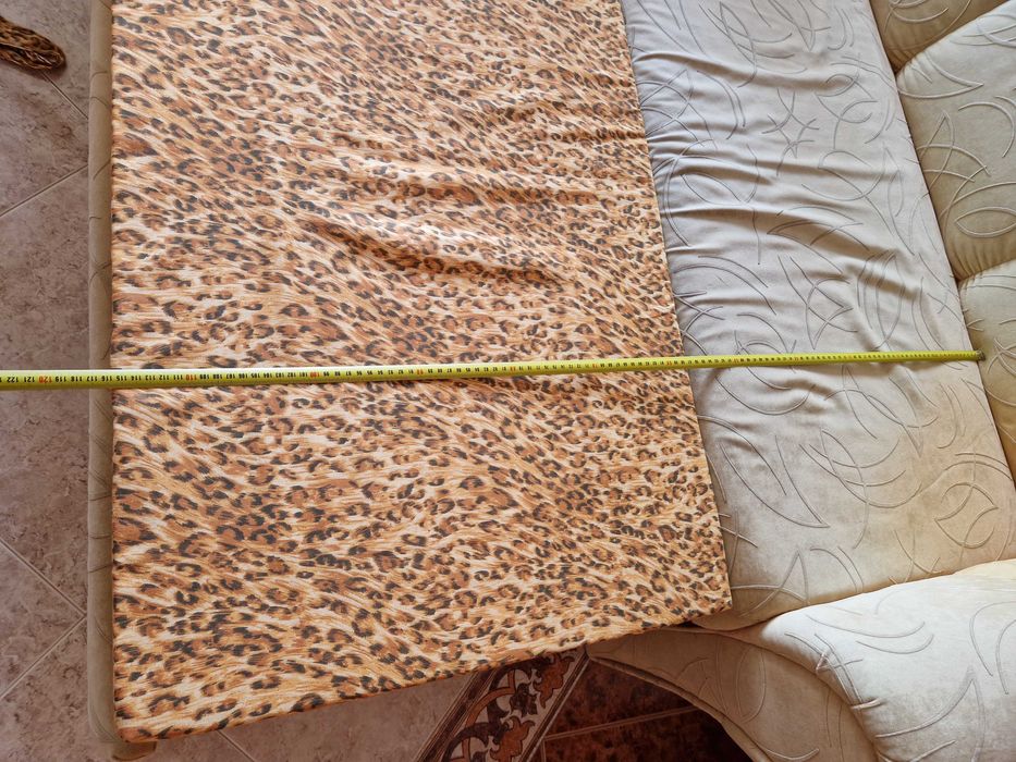 Продавам разтегателен диван с табуретки