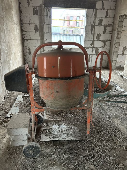 Продам бетономешалку 180 л