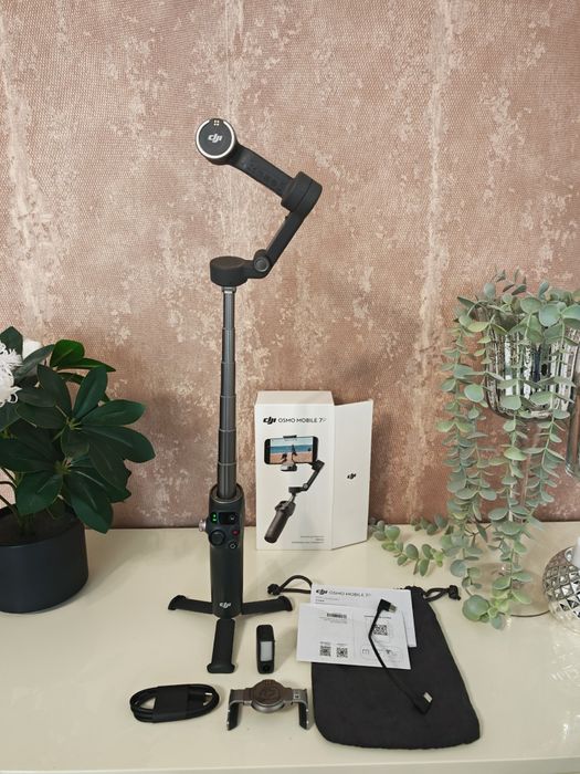 DJI Osmo Mobile 7 Pro – aproape nou
Vând DJI Osmo Mobile 7 Pro, folosi
