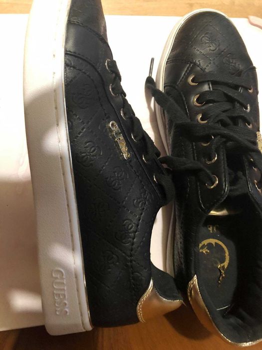 Guess сникърси 30лв