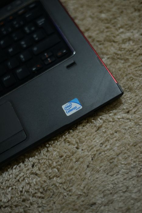 Laptop Dell Vostro 3360 pornește