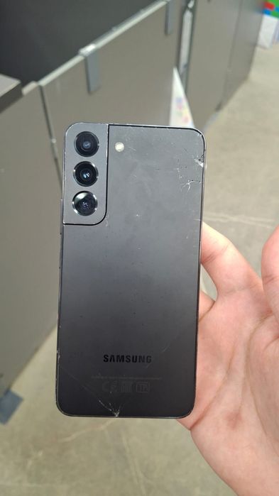Samsung s22       б