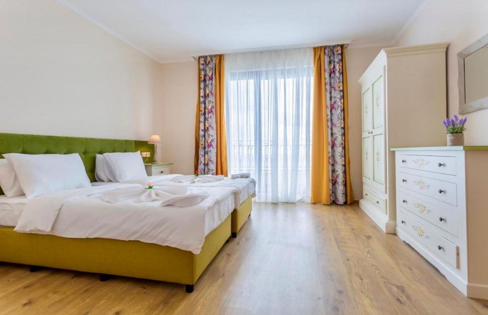 Продава се Тристаен апартамент в Поморие - 125 кв.м за 1599 €/кв.м - Снимка #4