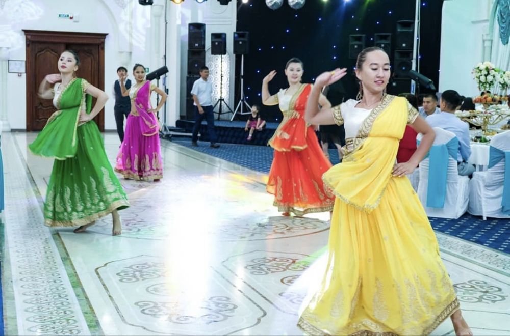 Прокат Индийских костюмов