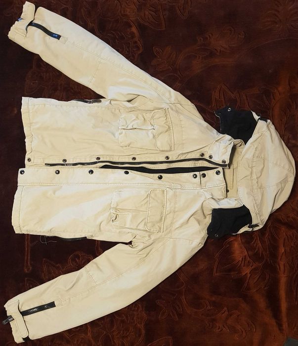 Geaca de iarna cu capison detasabil. Zara, Marime M. Noua!